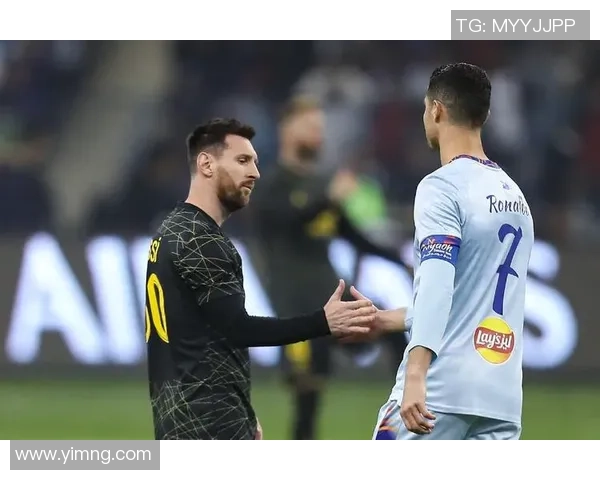 《足球传奇的卡通世界：从梅西到C罗，球星们的漫画风采》