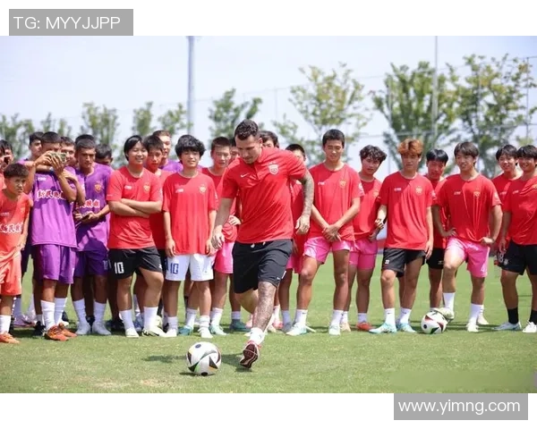 足球球星愤怒瞬间集锦:从赛场冲突到情绪爆发的经典时刻 足球球星愤怒瞬间集锦:从赛场冲突到情绪爆发的经典时刻