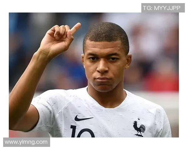 法国足球队最帅老球星回归巅峰时刻球场上的魅力与传奇再现 法国足球队最帅老球星回归巅峰时刻球场上的魅力与传奇再现